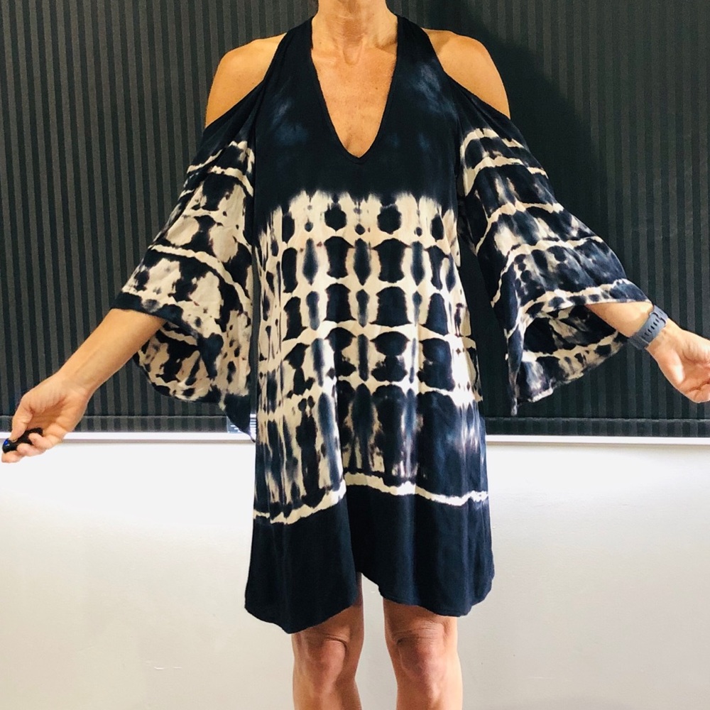 Blue Life Navy&Cream Open Shoulder Tunic